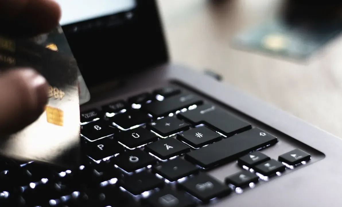 Natychmiastowe Wypłaty: Technologie Płatnicze, Które Zmieniają Standardy Online