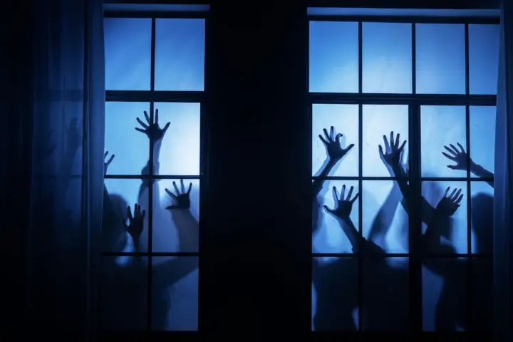 Dlaczego boimy się horrorów? Psychologia strachu w horrorach