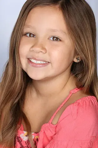 Violet Grace Schaffer - Altura • Físico