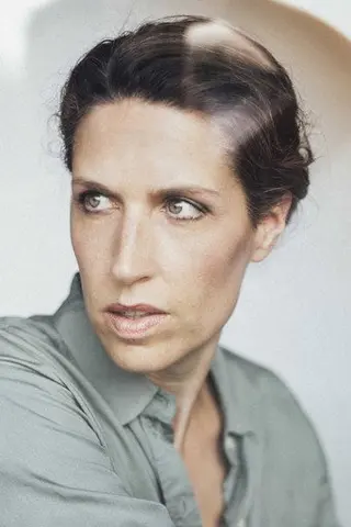 Christine Prayon - Altura • Físico