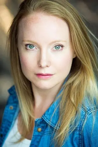 Rachael Louise Miller - Altura • Físico