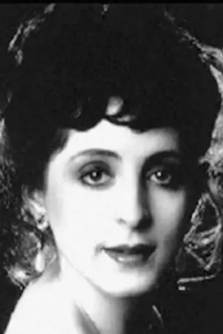 Peliculas de Naomi Lewis