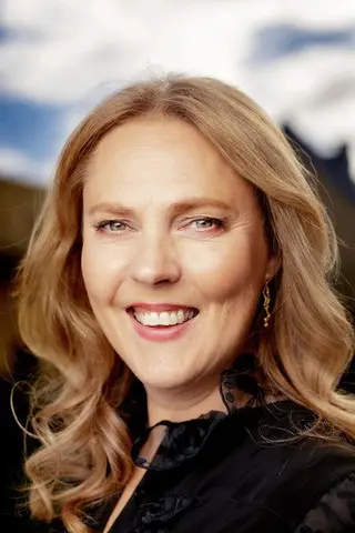 Margreth Olin - Altura • Físico