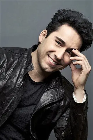 Peliculas de John Lloyd Young