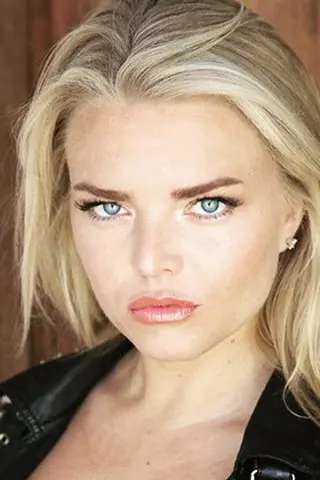 Peliculas de Kiersten Hall