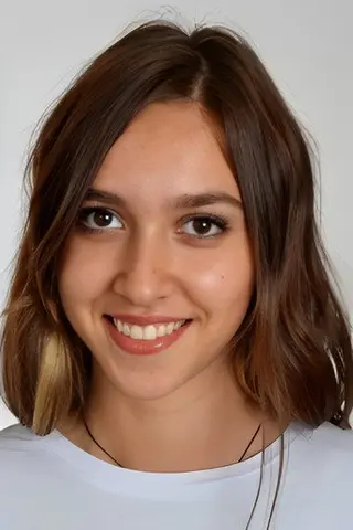 Zeynep Parla - Altura • Físico