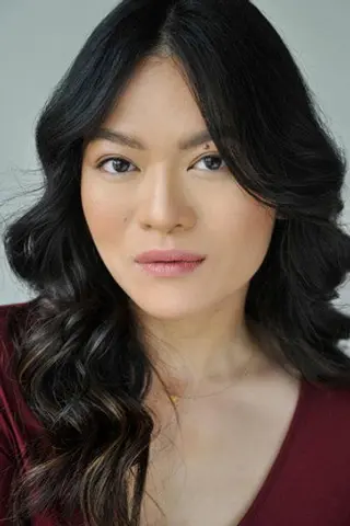 Natasha Cheng - Altura • Físico