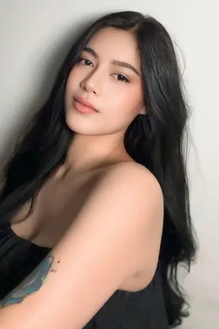 Cheena Dizon - Altura • Físico