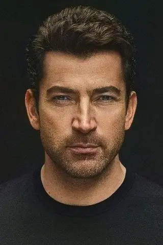 Kenan İmirzalıoğlu - Altura • Físico