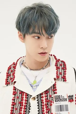 Doyoung - Altura • Físico