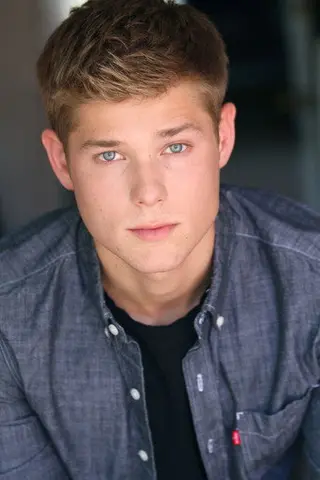 Peliculas de Mason Dye