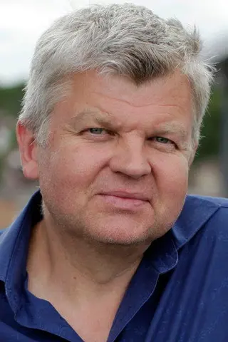 Adrian Chiles - Altura • Físico
