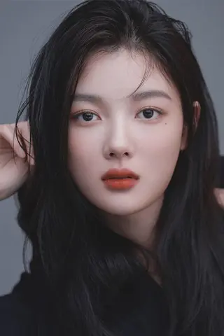 Kim Yoo-jung - Altura • Físico