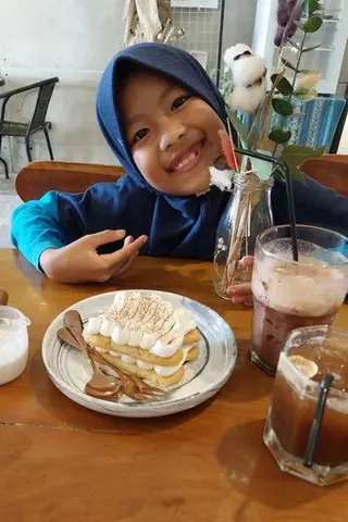 Khayra Fathia Ginanjar - Córka • Potomstwo