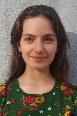 Ava Yaman - Altura • Físico