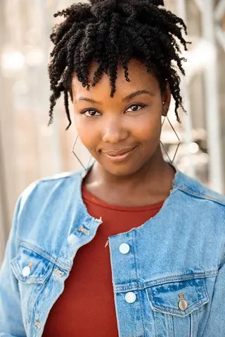 Peliculas de Aisha Holden