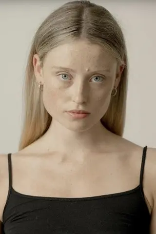Charlotte Moloney - Altura • Físico