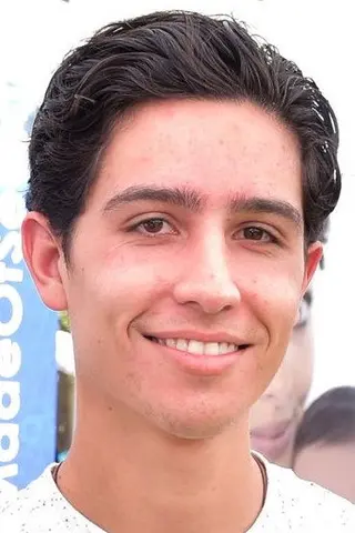 Peliculas de Lorenzo James Henrie