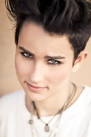Peliculas de Bex Taylor-Klaus