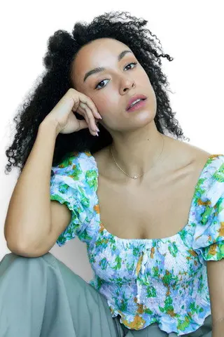 Vivienne Awosoga - Altura • Físico