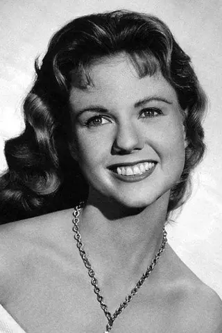 Peliculas de Carolyn Kearney