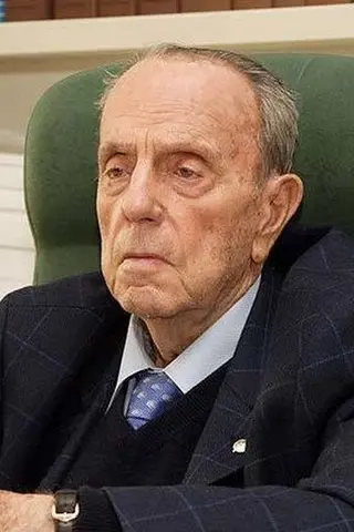 Manuel Fraga - Altura • Físico