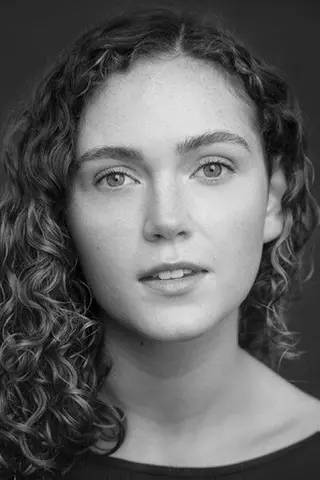 Hannah Brady - Altura • Físico