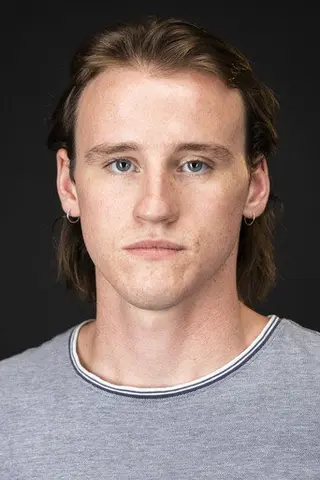 Conor Merrigan Turner - Altura • Físico
