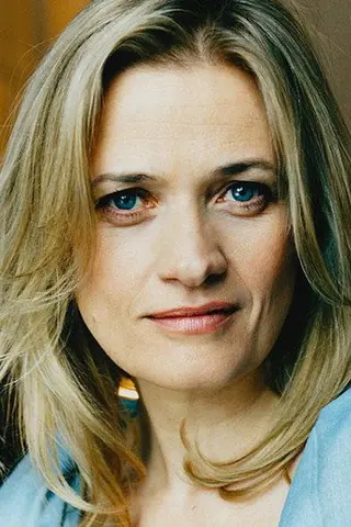 Ulrike Grote - Altura • Físico