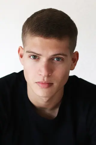 Peliculas de Josha Stradowski