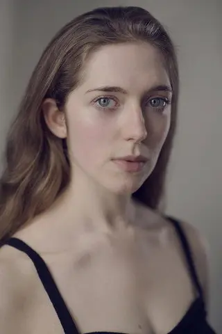 Cara Mahoney - Altura • Físico