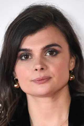 Gwyneth Keyworth - Altura • Físico