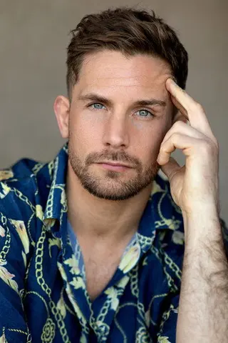 Peliculas de Adam Woodward