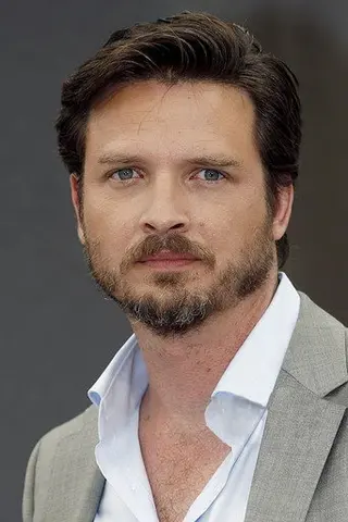 Peliculas de Aden Young