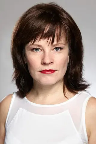 Christina Askeland - Altura • Físico