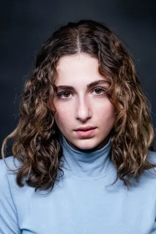 Alinda Yamaci - Altura • Físico