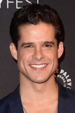 Peliculas de Miles Gaston Villanueva
