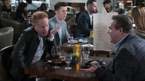 Modern Family Temporada 9 Episodios 14 • Sub Español