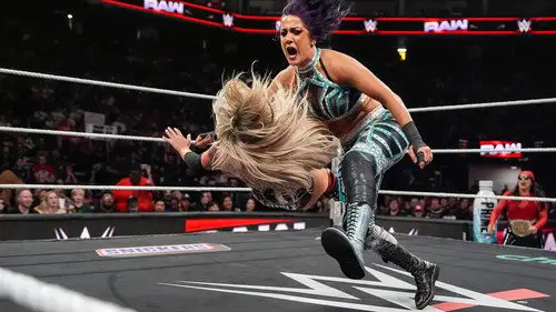 Raw Temporada 33 Episodios 15 • Sub Español