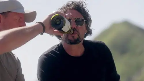 Off the Grid with Colin and Manu Temporada 1 Episodios 3 • Sub Español