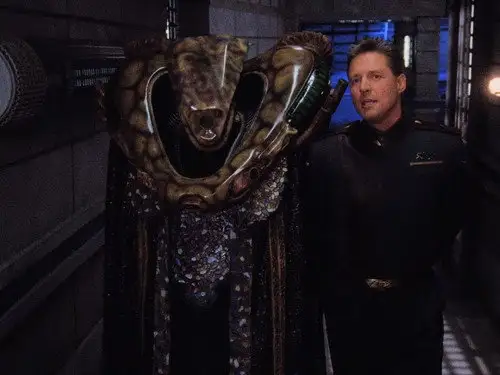 Babylon 5 Temporada 2 Episodios 13 • Sub Español