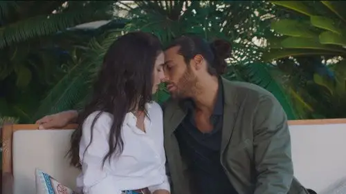 Violeta como el mar Temporada 2 Episodios 5 • Sub Español