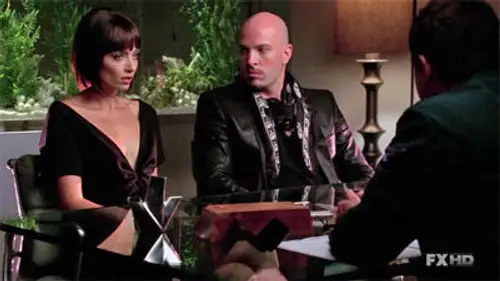 Nip/Tuck, a golpe de bisturí Temporada 5 Episodios 22 • Sub Español