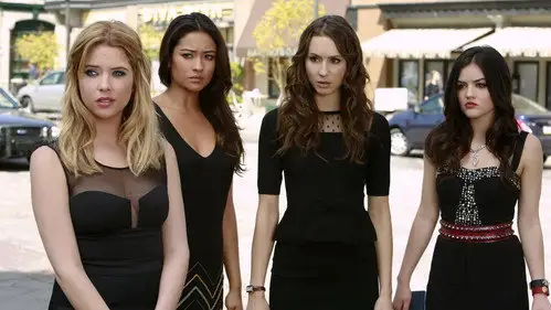 Pequeñas mentirosas Temporada 4 Episodios 1 • Sub Español