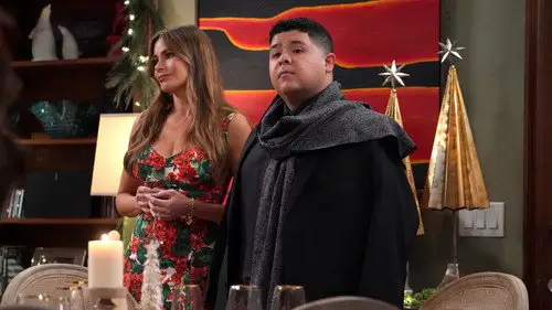 Modern Family Temporada 11 Episodios 9 • Sub Español