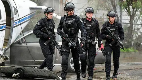 S.W.A.T.: Los hombres de Harrelson Temporada 4 Episodios 1 • Sub Español