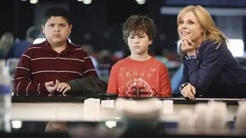 Modern Family Temporada 2 Episodios 22 • Sub Español