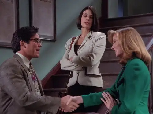 Lois y Clark: Las nuevas aventuras de Superman Temporada 1 Episodios 17 • Sub Español