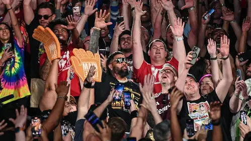 Raw Temporada 33 Episodios 16 • Sub Español