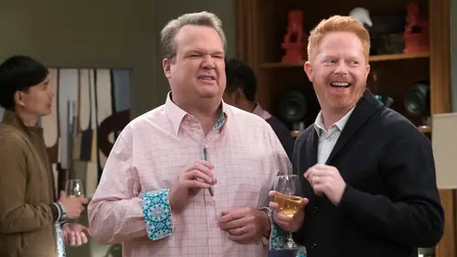 Modern Family Temporada 9 Episodios 15 • Sub Español